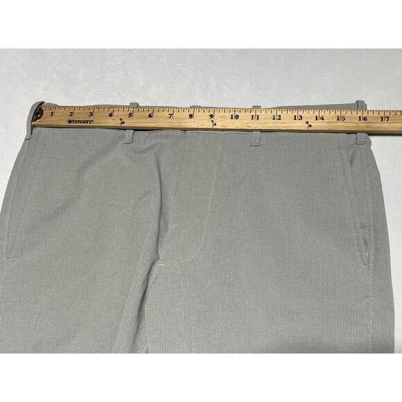 J Crew 7" Airy Tech Short Mens 31 Gray Perforated Performance Stretch Shorts - Picture 3 of 9